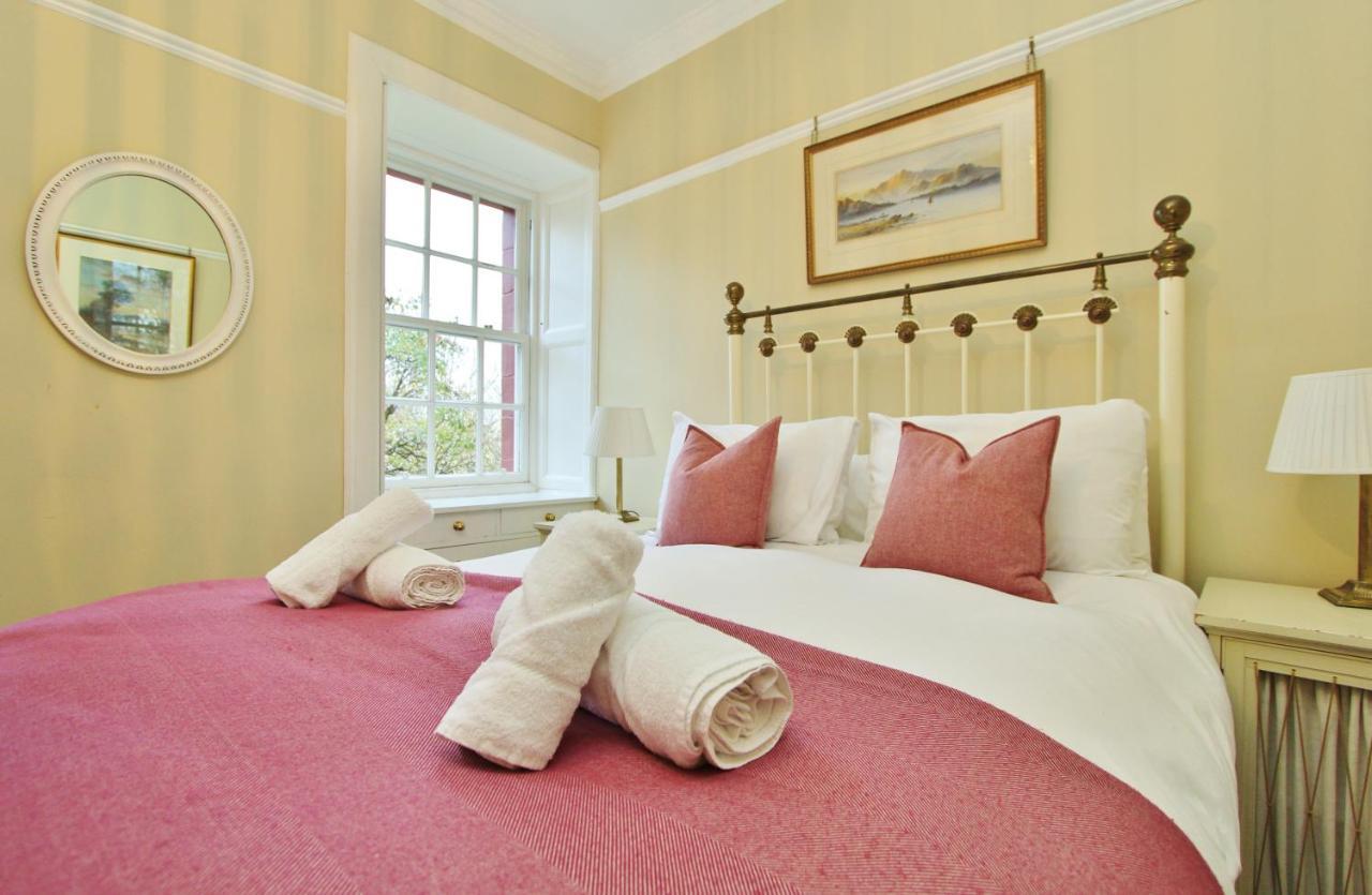 Elegant 3-Bedroom Ramsay Garden Apartment In Edinburgh City Centre Exterior foto