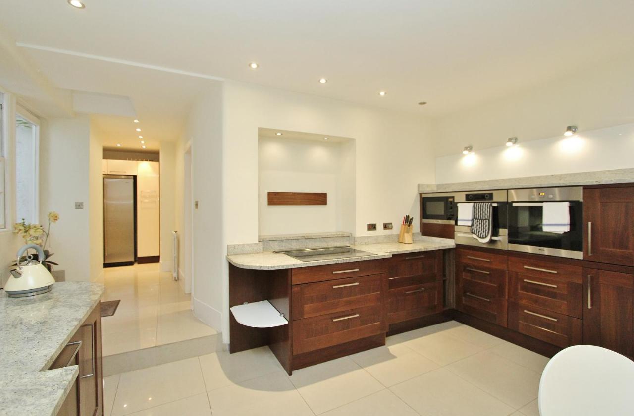 Elegant 3-Bedroom Ramsay Garden Apartment In Edinburgh City Centre Exterior foto