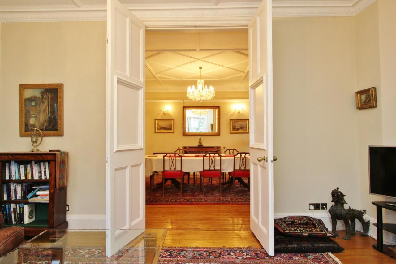 Elegant 3-Bedroom Ramsay Garden Apartment In Edinburgh City Centre Exterior foto
