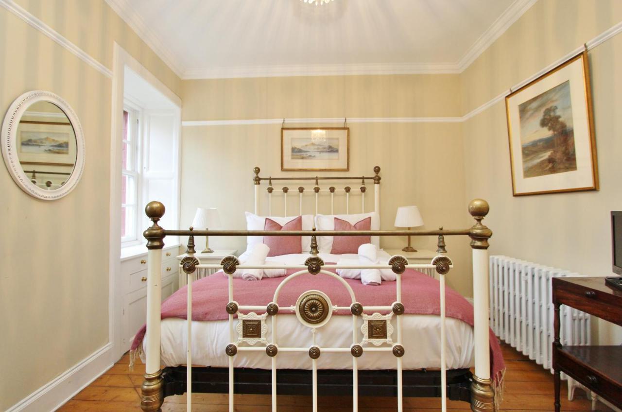 Elegant 3-Bedroom Ramsay Garden Apartment In Edinburgh City Centre Exterior foto