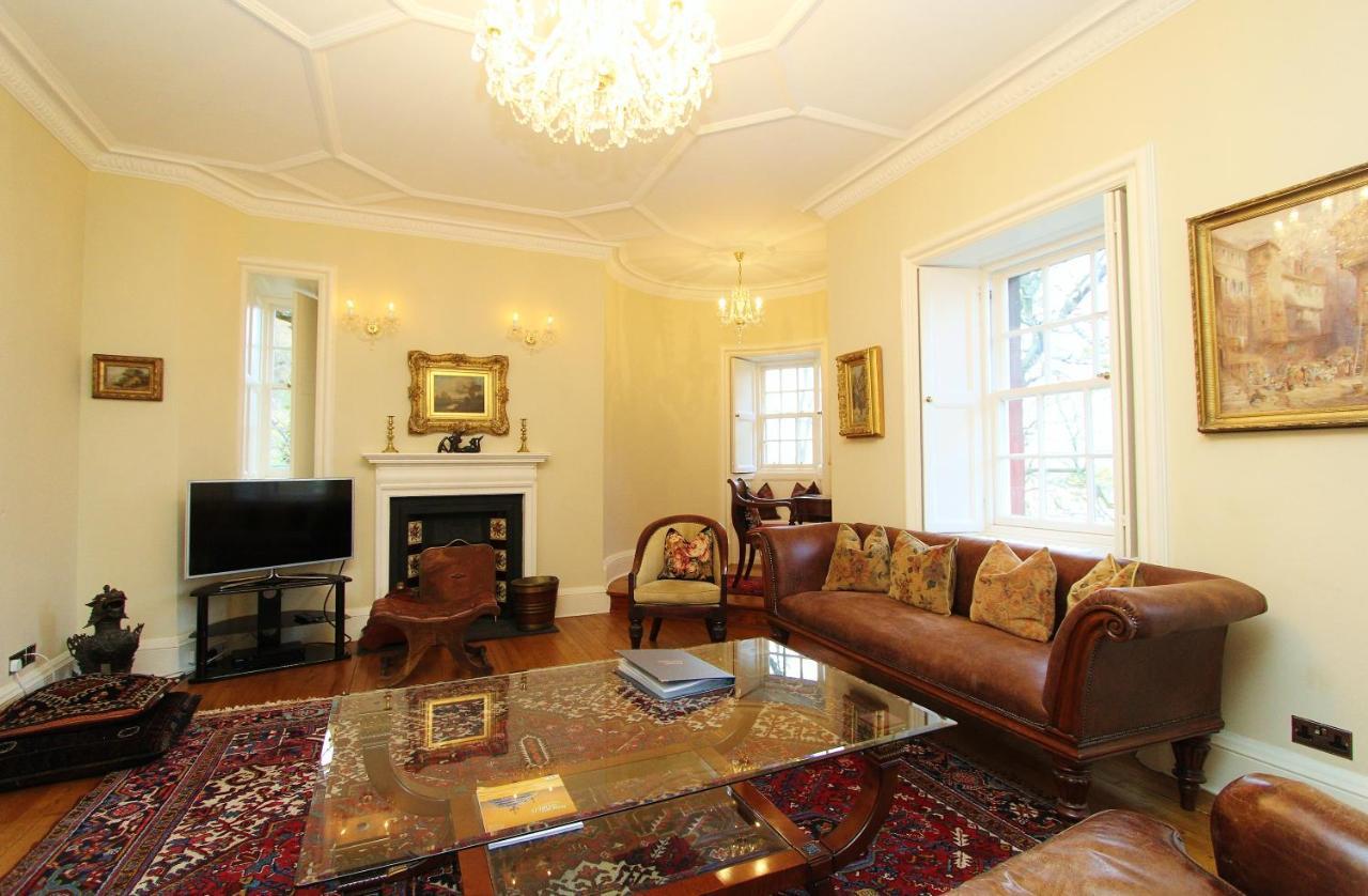 Elegant 3-Bedroom Ramsay Garden Apartment In Edinburgh City Centre Exterior foto