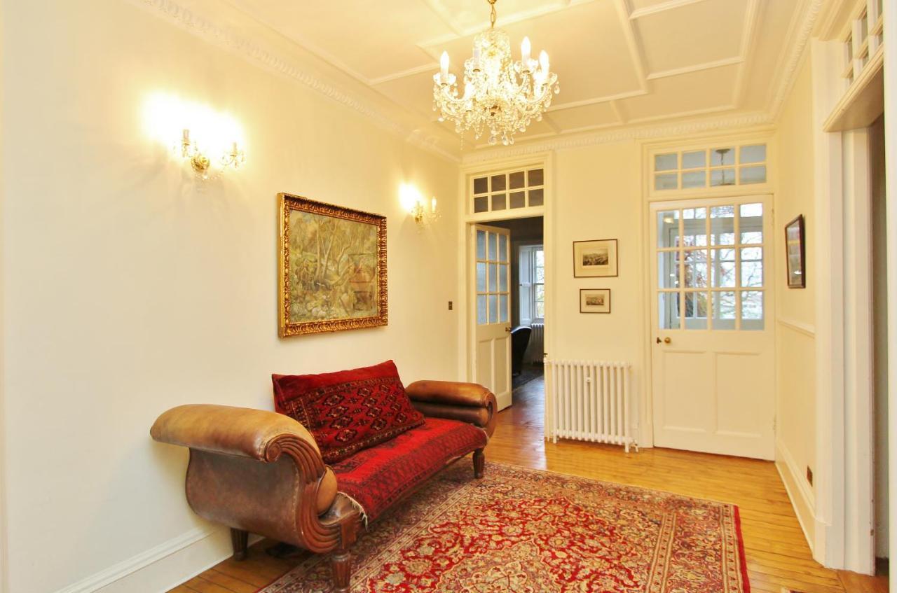 Elegant 3-Bedroom Ramsay Garden Apartment In Edinburgh City Centre Exterior foto
